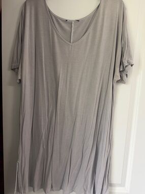 Source Unknown Gray Scoop Neck Tunic Top